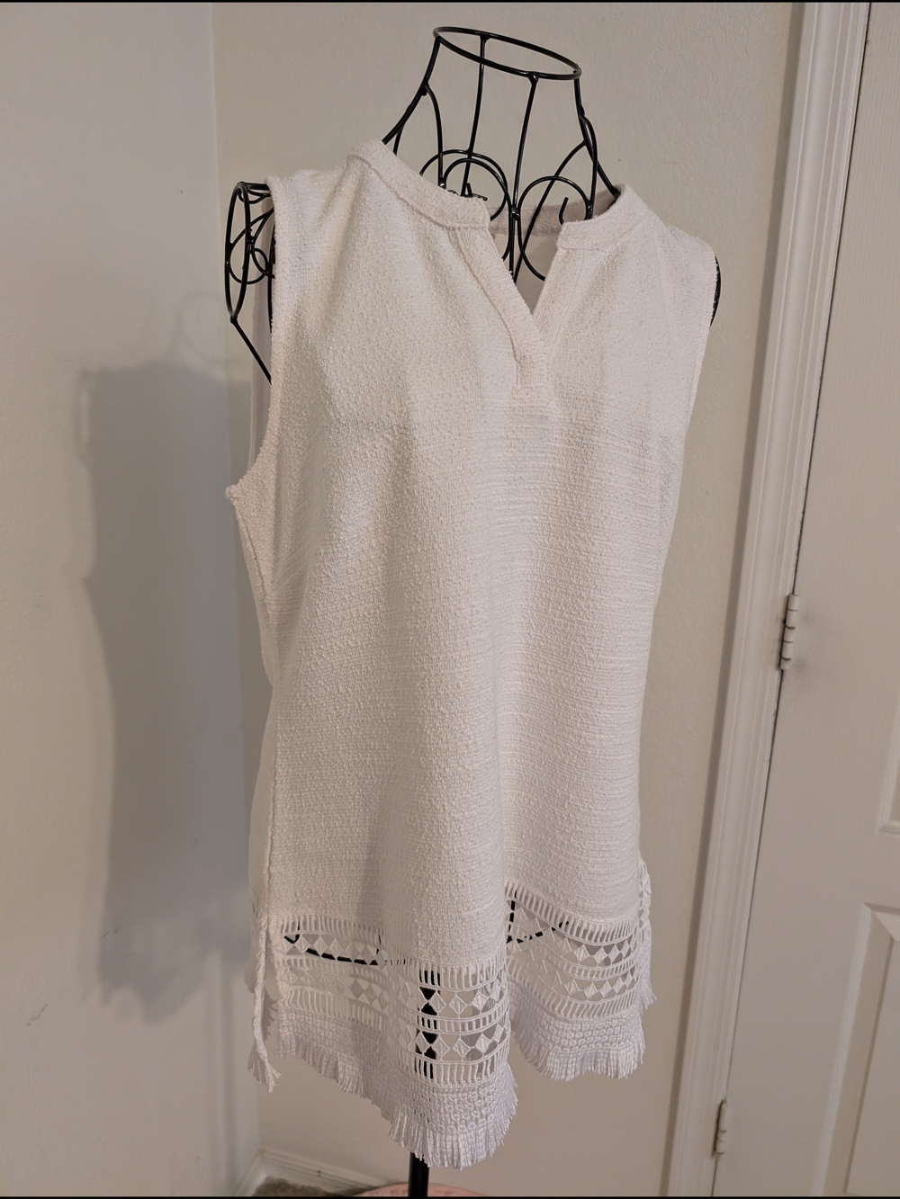 LIZ CLAIBORNE  Sleeveless Textured Top Lace W/ Fringed Bottom Tunic